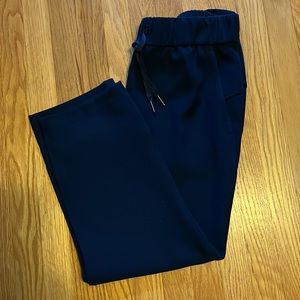 Lululemon on the fly crop pants, size 6. Dark blue.